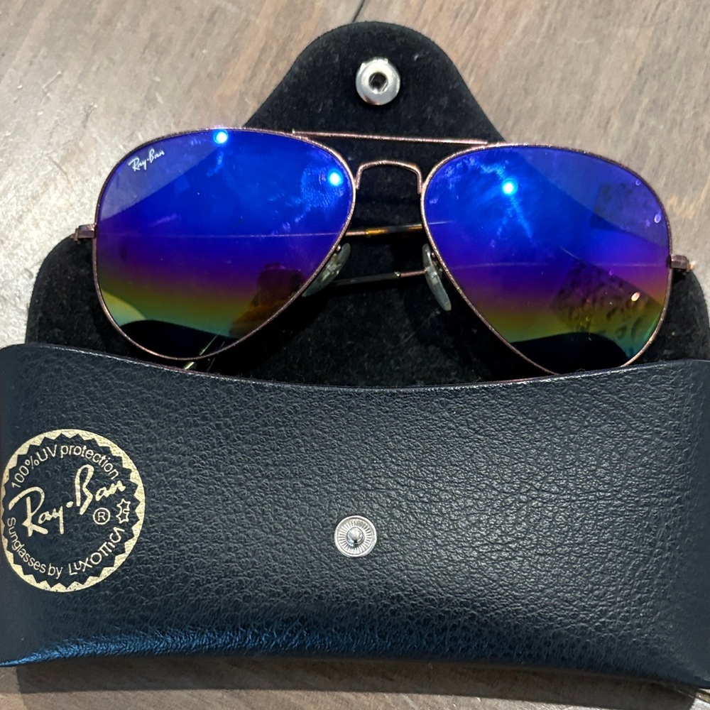 Ray-Ban Aviator Sunglasses with Blue and Green Lenses